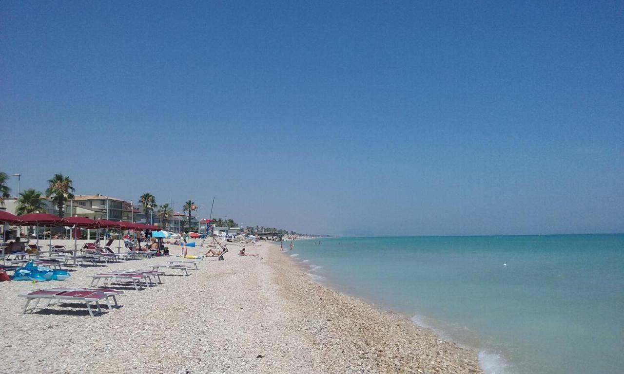 Appartamento Il Canto Della Luna Porto SantʼElpidio Exterior foto